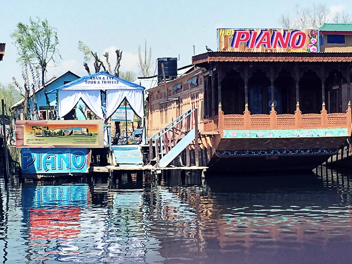 Piano Houseboat