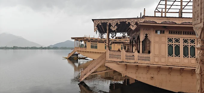 Wagnoo Heritage Houseboat